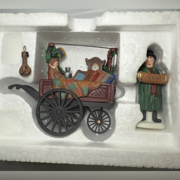 Department 56 Lot Of 3 Chelsea Market Monger Cart Mistletoe Curiosities Flower - Picture 10 of 11